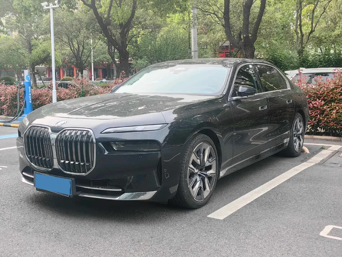2023 BMW 7 Series 3.0T 381HP L6 8AT,autocango,china used car exporter,china ev exporter,chinese used car exporter,chinese used ev exporter