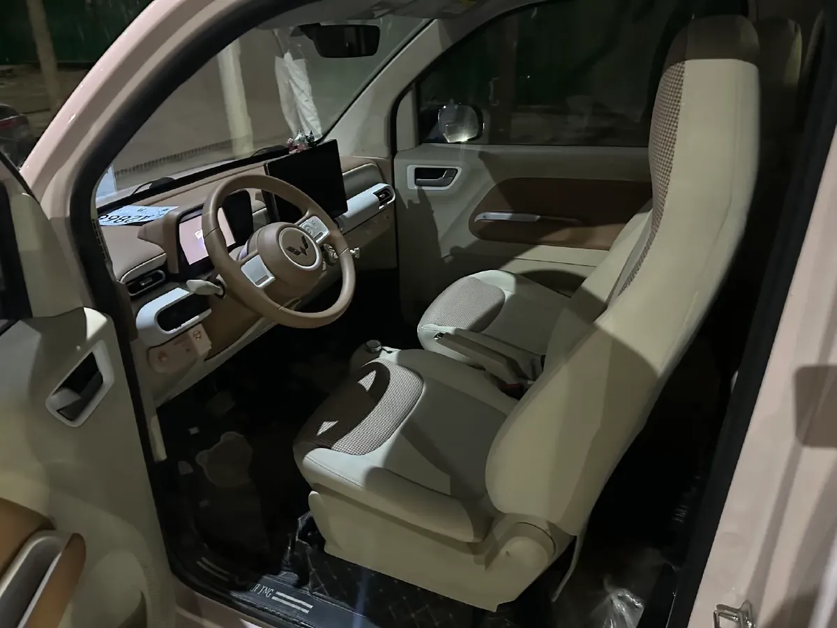 2024 WuLing HongGuang MINI EV BEV 17.3KWH,autocango,china used car exporter,china ev exporter,chinese used car exporter,chinese used ev exporter