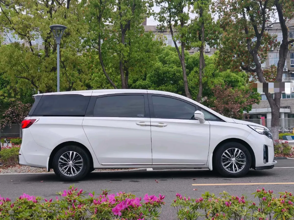 2023 Buick GL8 2.0T 237HP L4 9AT,autocango,china used car exporter,china ev exporter,chinese used car exporter,chinese used ev exporter