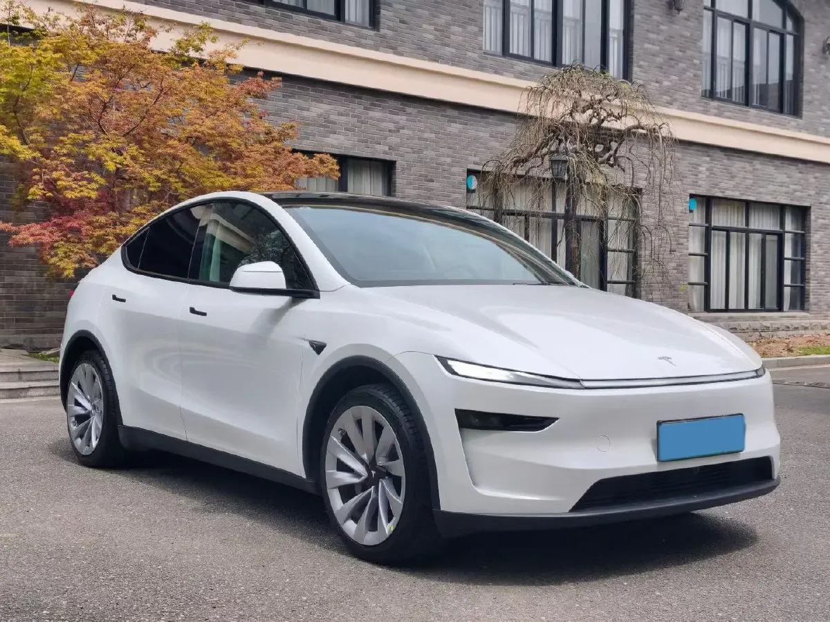 2025 Tesla Model Y BEV 62.5KWH,autocango,china used car exporter,china ev exporter,chinese used car exporter,chinese used ev exporter