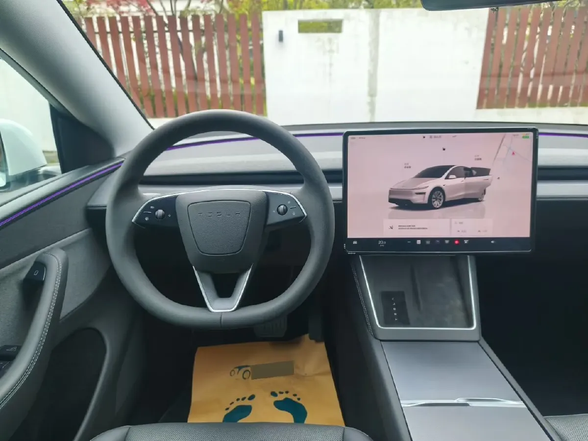 2025 Tesla Model Y BEV 62.5KWH,autocango,china used car exporter,china ev exporter,chinese used car exporter,chinese used ev exporter