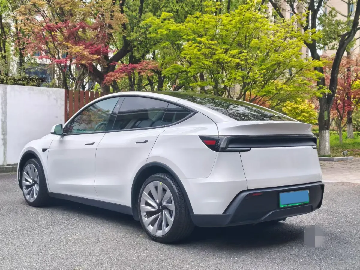 2025 Tesla Model Y BEV 62.5KWH,autocango,china used car exporter,china ev exporter,chinese used car exporter,chinese used ev exporter