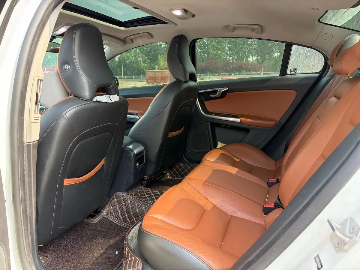 2018 Volvo S60 1.5T 152HP L4 6AT,autocango,china used car exporter,china ev exporter,chinese used car exporter,chinese used ev exporter