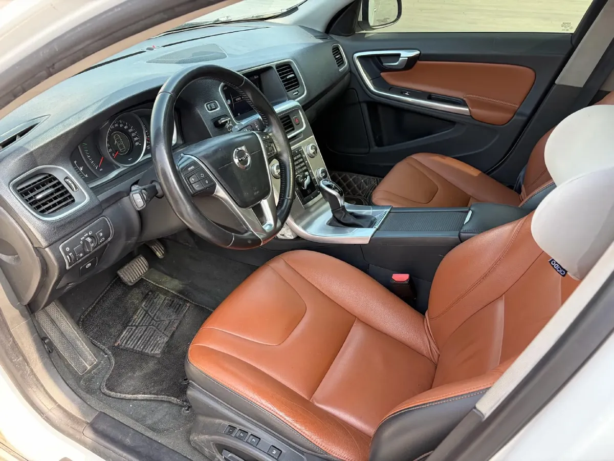 2018 Volvo S60 1.5T 152HP L4 6AT,autocango,china used car exporter,china ev exporter,chinese used car exporter,chinese used ev exporter