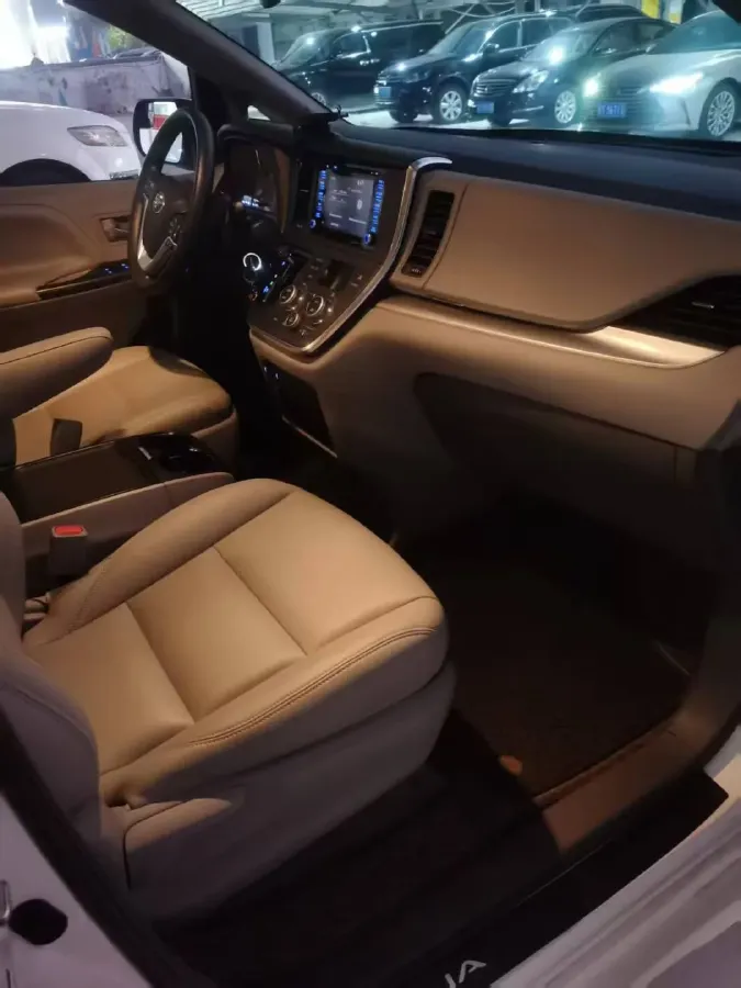 2017 Peugeot 5008 1.6T 167HP L4 6AT,autocango,china used car exporter,china ev exporter,chinese used car exporter,chinese used ev exporter