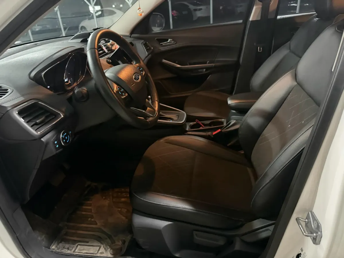 2019 Ford Escort 1.5L 122HP L3 6AT,autocango,china used car exporter,china ev exporter,chinese used car exporter,chinese used ev exporter