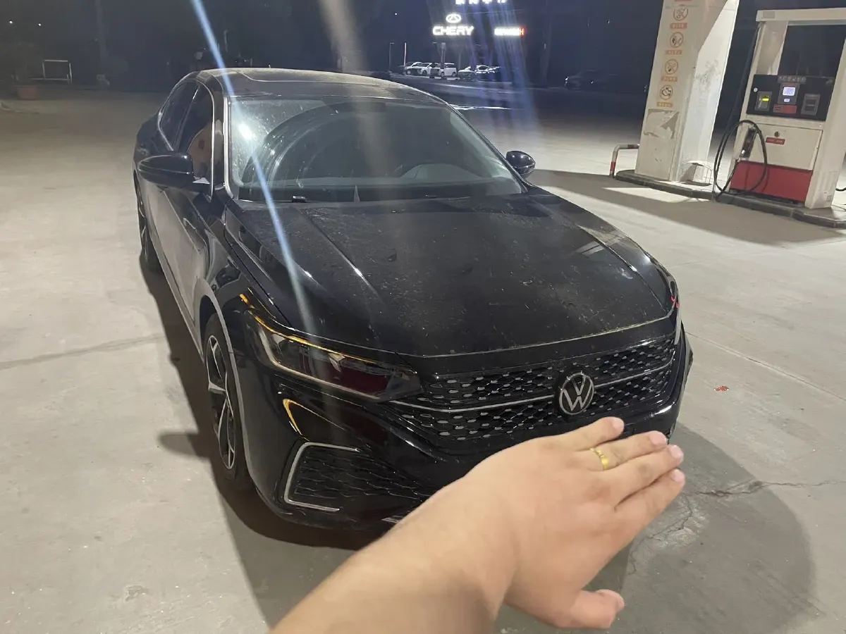 2025 Volkswagen Passat 2.0T 220HP L4 7DCT,autocango,china used car exporter,china ev exporter,chinese used car exporter,chinese used ev exporter