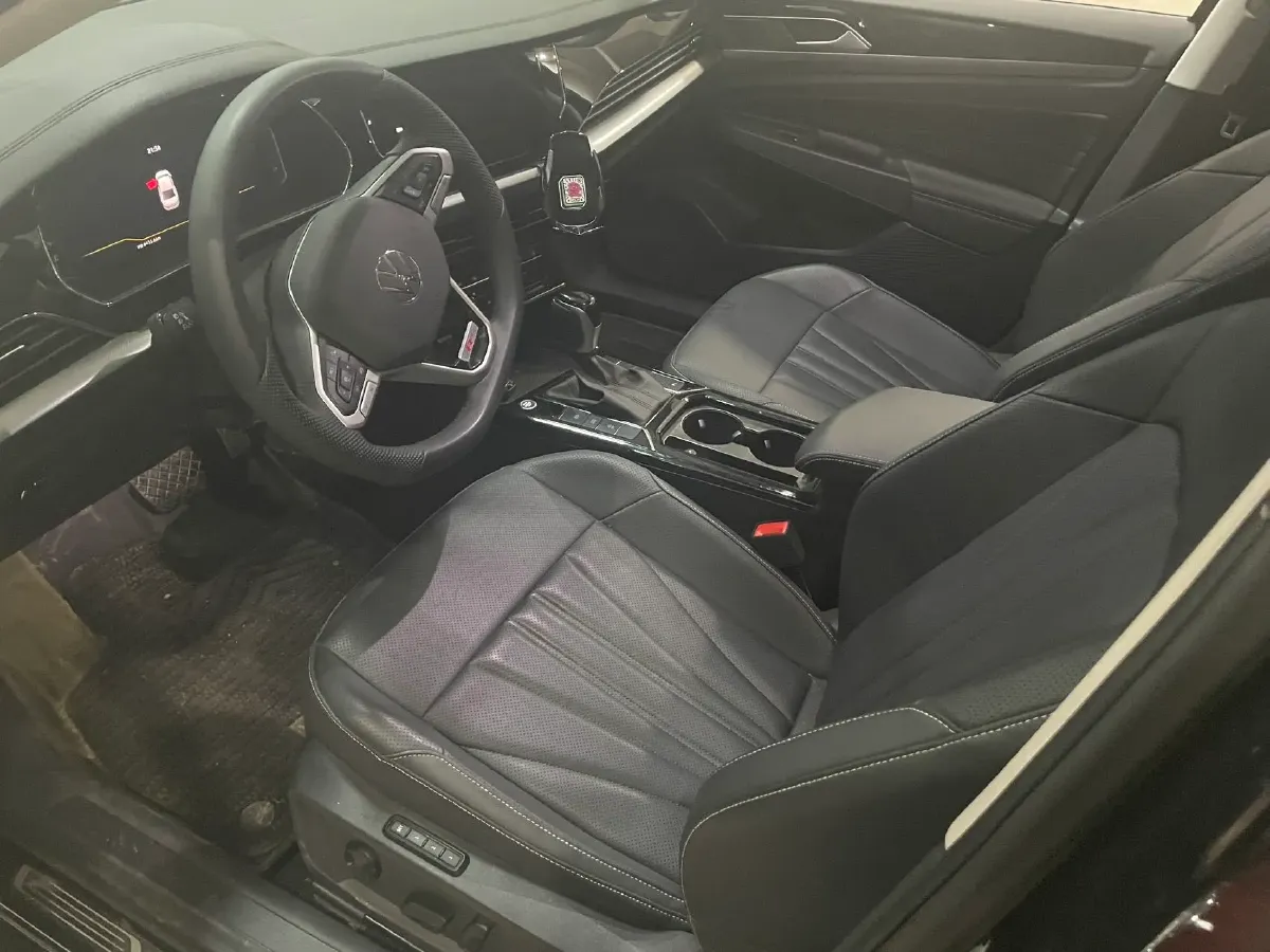 2025 Volkswagen Passat 2.0T 220HP L4 7DCT,autocango,china used car exporter,china ev exporter,chinese used car exporter,chinese used ev exporter