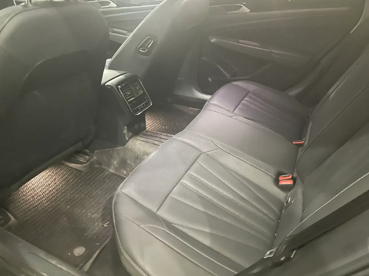 2025 Volkswagen Passat 2.0T 220HP L4 7DCT,autocango,china used car exporter,china ev exporter,chinese used car exporter,chinese used ev exporter