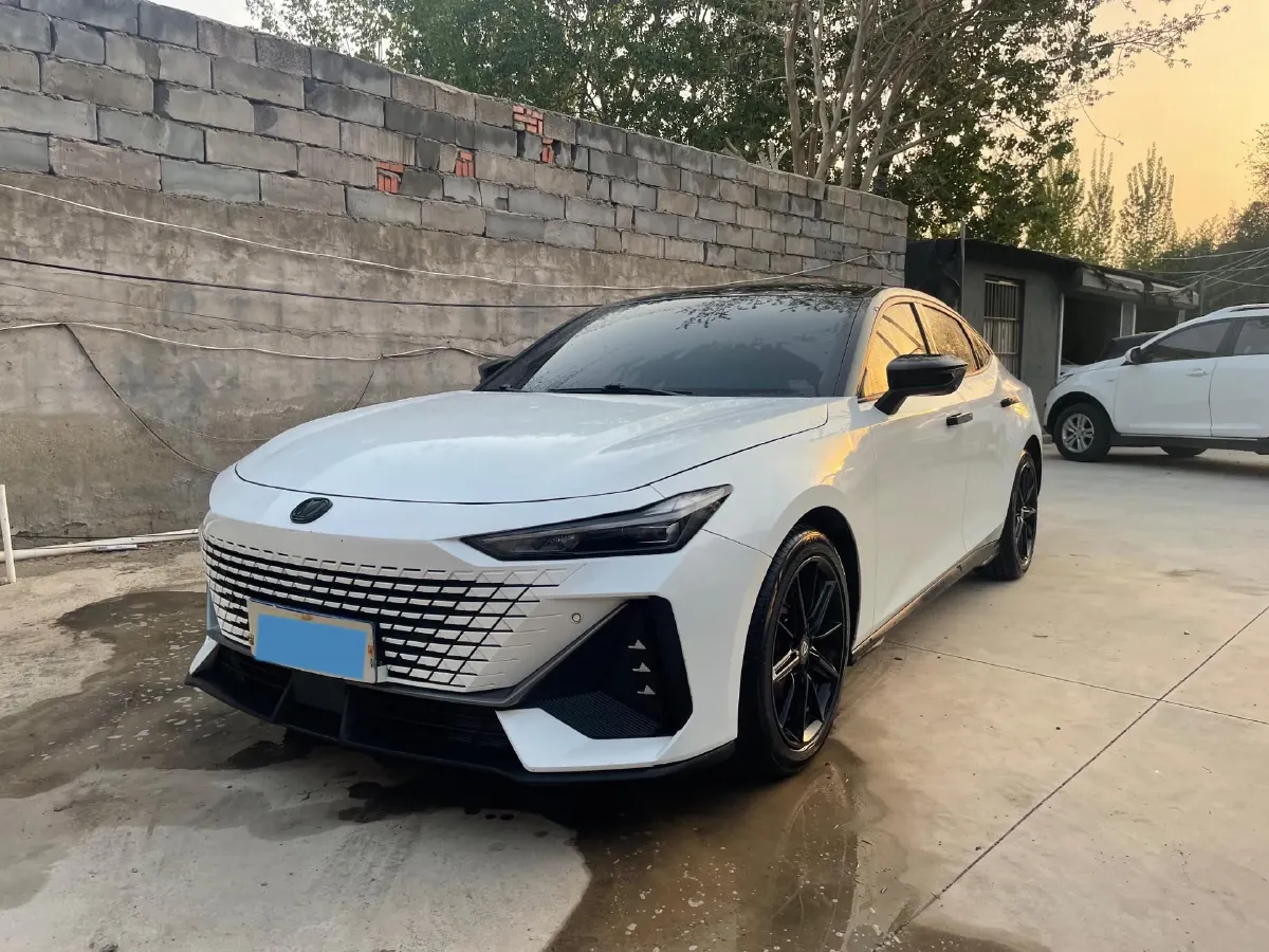2022 ChangAn UNI-V 1.5T 188HP L4 7DCT,autocango,china used car exporter,china ev exporter,chinese used car exporter,chinese used ev exporter