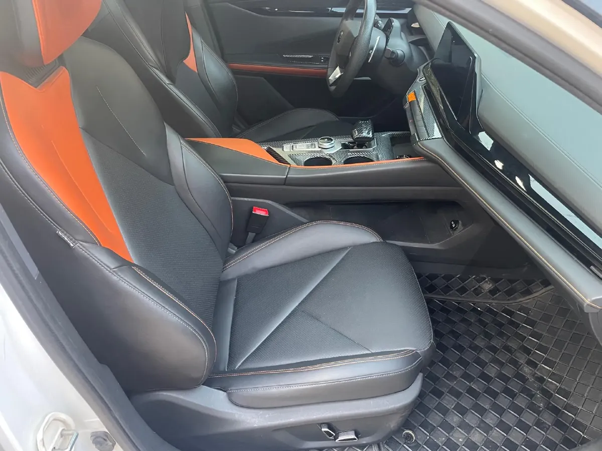 2022 ChangAn UNI-V 1.5T 188HP L4 7DCT,autocango,china used car exporter,china ev exporter,chinese used car exporter,chinese used ev exporter