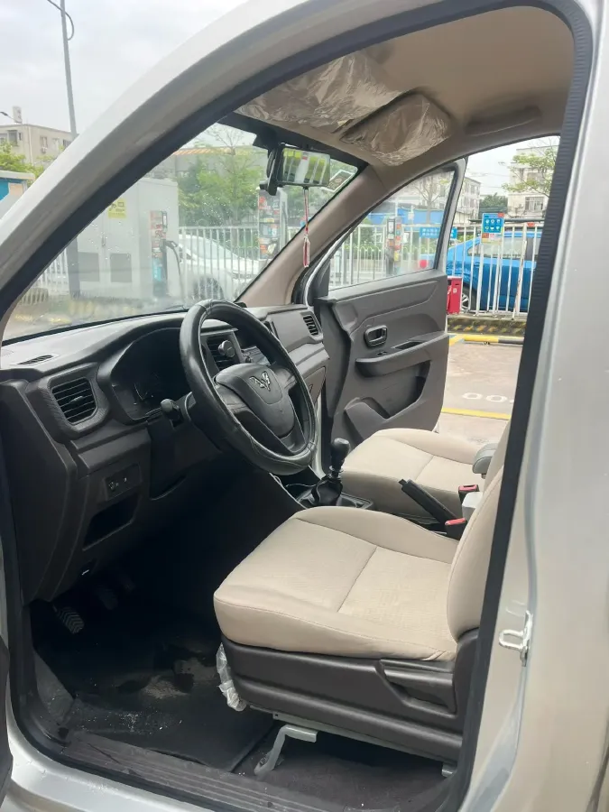 2019 WuLing HongGuang V 1.5L 99HP L4 6MT,autocango,china used car exporter,china ev exporter,chinese used car exporter,chinese used ev exporter
