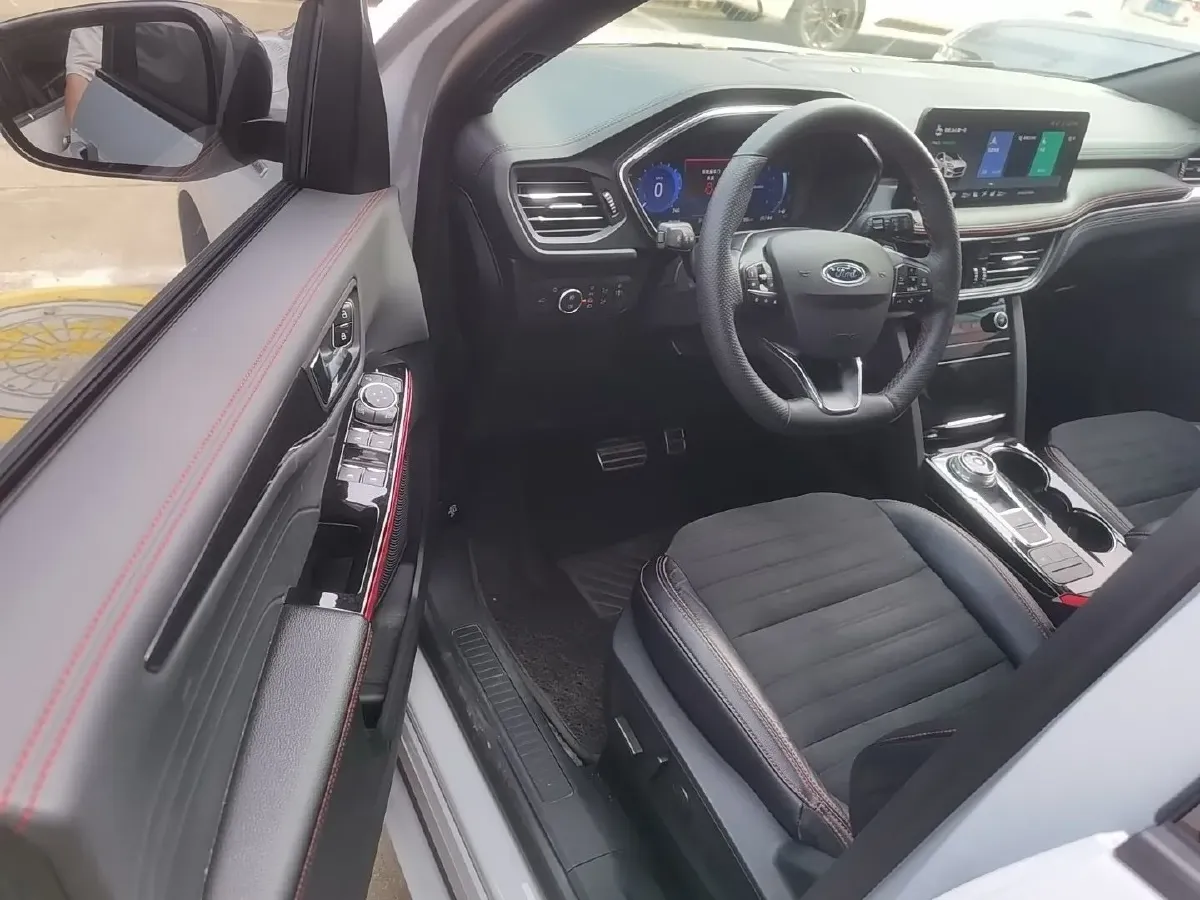 2024 Ford Escape 2.0T 248HP L4 8AT,autocango,china used car exporter,china ev exporter,chinese used car exporter,chinese used ev exporter