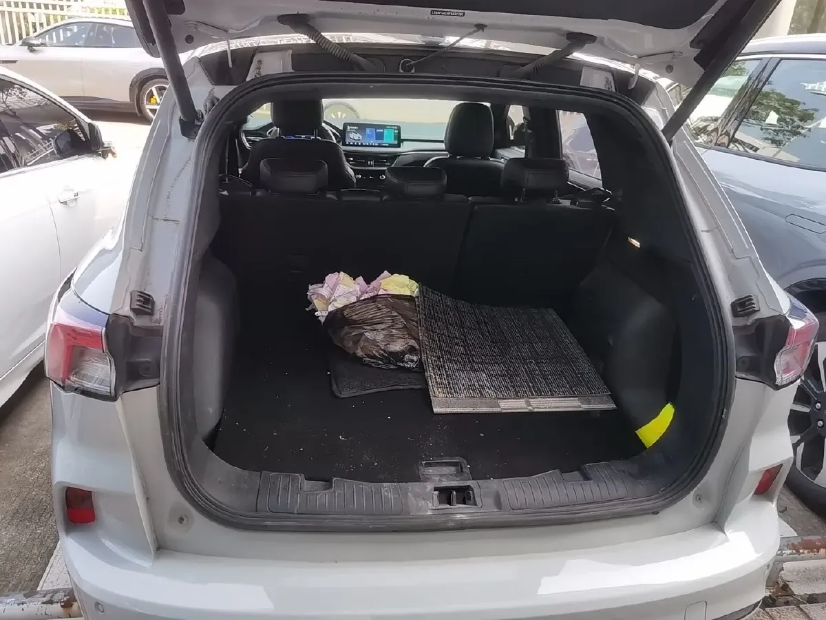 2024 Ford Escape 2.0T 248HP L4 8AT,autocango,china used car exporter,china ev exporter,chinese used car exporter,chinese used ev exporter