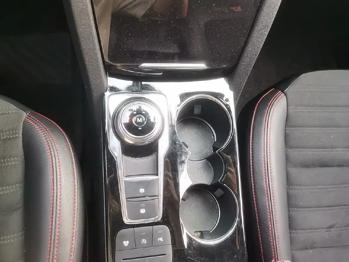 2024 Ford Escape 2.0T 248HP L4 8AT,autocango,china used car exporter,china ev exporter,chinese used car exporter,chinese used ev exporter