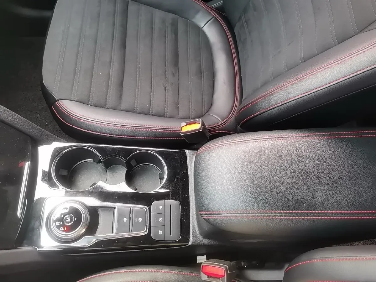 2024 Ford Escape 2.0T 248HP L4 8AT,autocango,china used car exporter,china ev exporter,chinese used car exporter,chinese used ev exporter