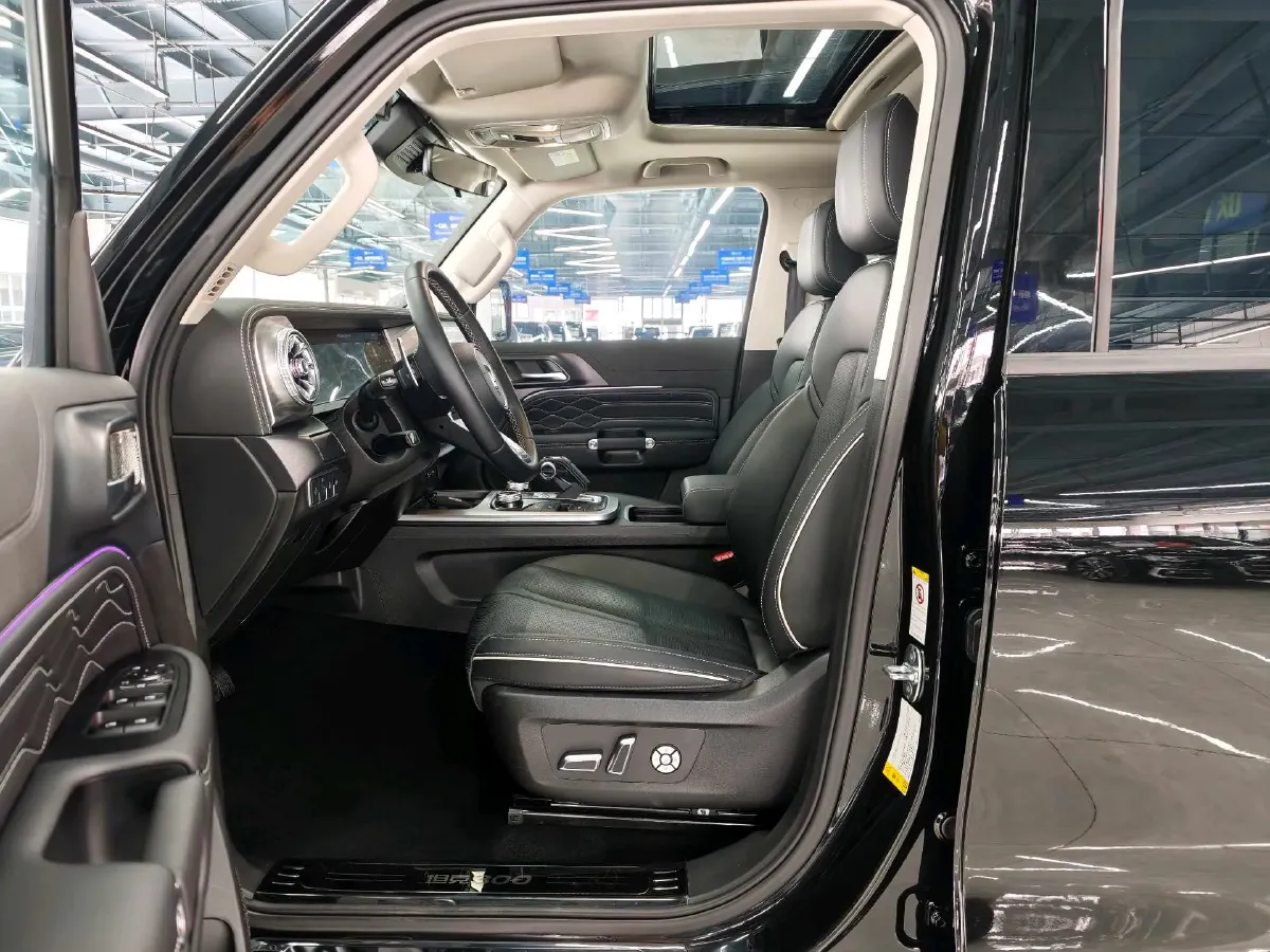 2023 Tank 300 2.0T 227HP L4 8AT,autocango,china used car exporter,china ev exporter,chinese used car exporter,chinese used ev exporter