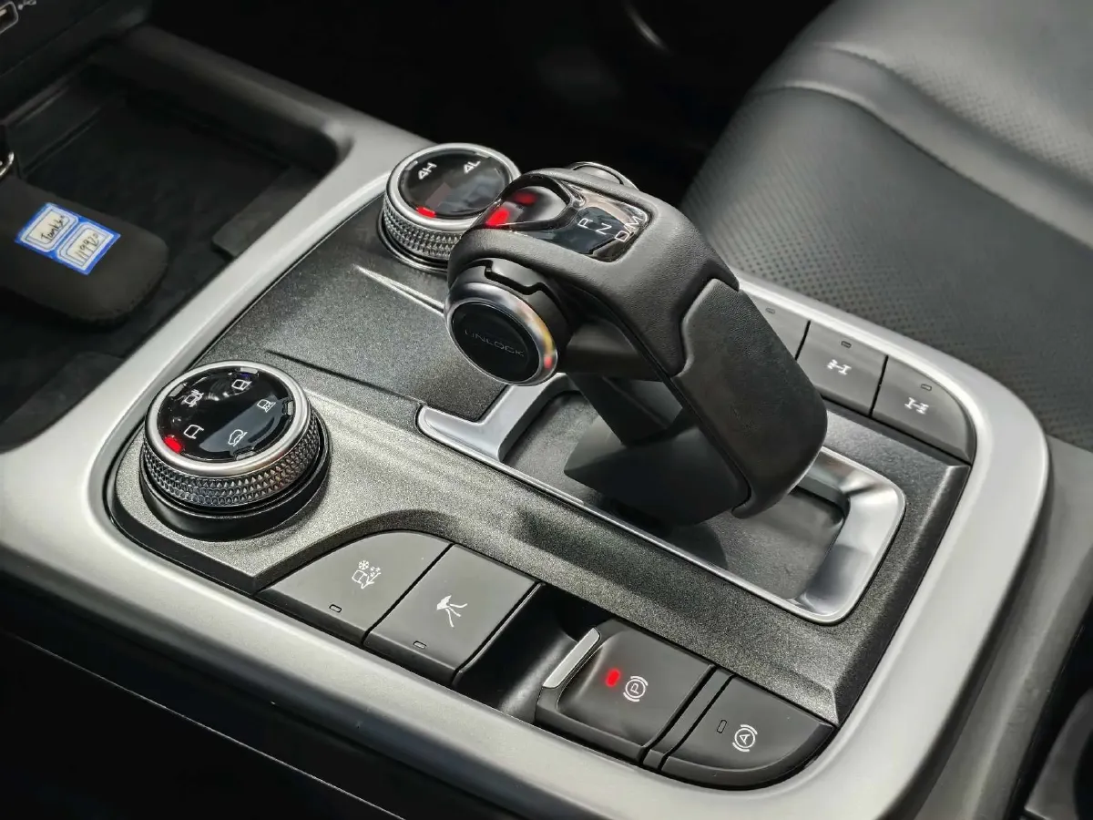 2023 Tank 300 2.0T 227HP L4 8AT,autocango,china used car exporter,china ev exporter,chinese used car exporter,chinese used ev exporter