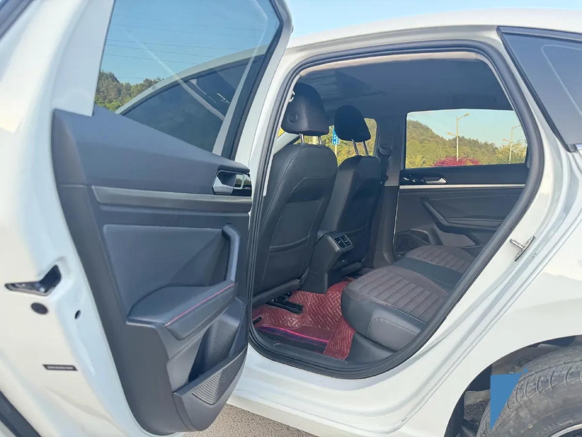 2022 Volkswagen T-Roc 1.4T 150HP L4 7DCT,autocango,china used car exporter,china ev exporter,chinese used car exporter,chinese used ev exporter