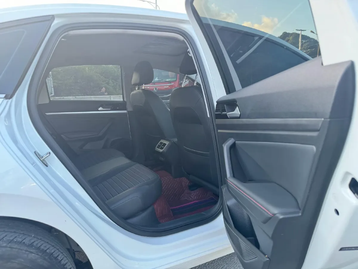 2022 Volkswagen T-Roc 1.4T 150HP L4 7DCT,autocango,china used car exporter,china ev exporter,chinese used car exporter,chinese used ev exporter