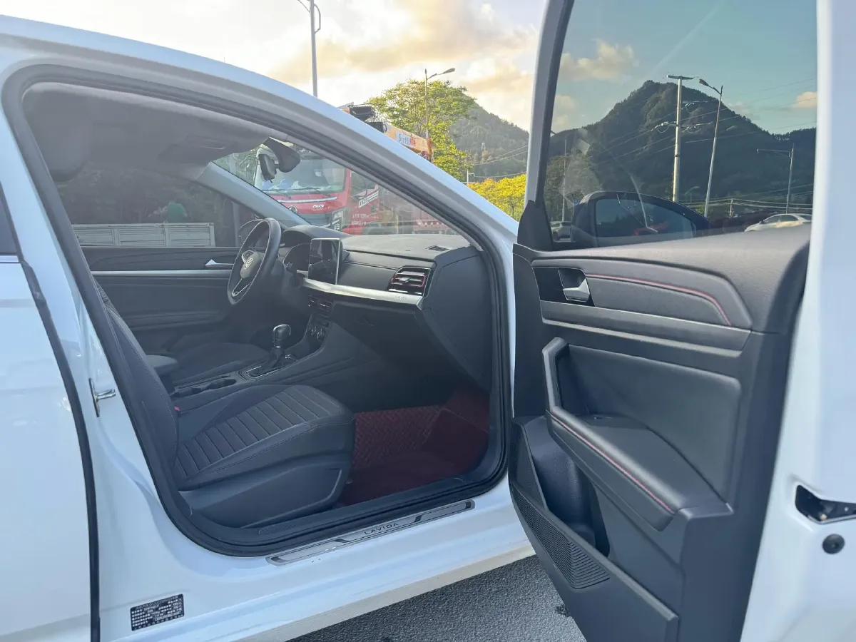 2022 Volkswagen T-Roc 1.4T 150HP L4 7DCT,autocango,china used car exporter,china ev exporter,chinese used car exporter,chinese used ev exporter