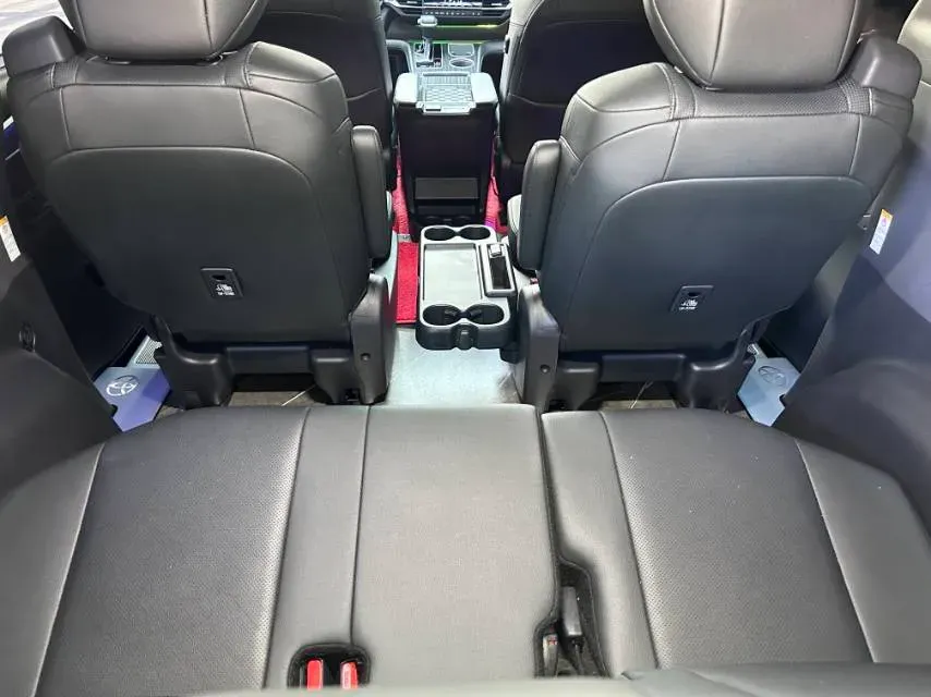 2023 Toyota Sienna 2.5L 189HP L4 E-CVT Hybrid,autocango,china used car exporter,china ev exporter,chinese used car exporter,chinese used ev exporter