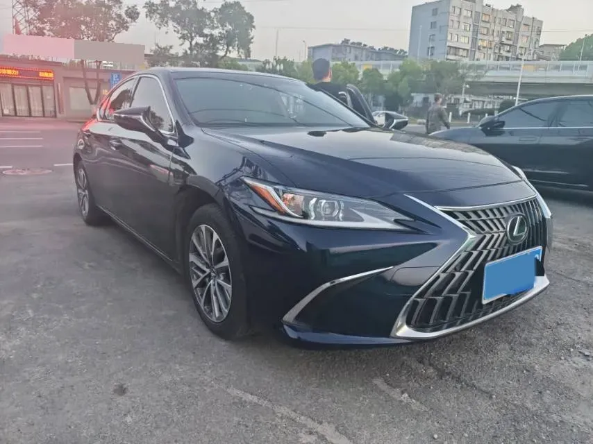 2023 Lexus ES 2.0L 173HP L4 CVT,autocango,china used car exporter,china ev exporter,chinese used car exporter,chinese used ev exporter