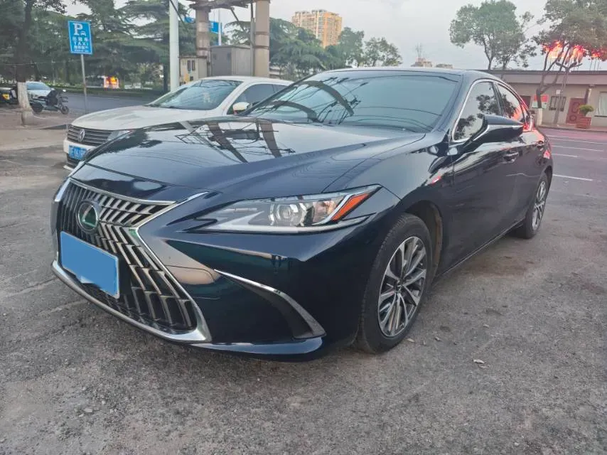 2023 Lexus ES 2.0L 173HP L4 CVT,autocango,china used car exporter,china ev exporter,chinese used car exporter,chinese used ev exporter