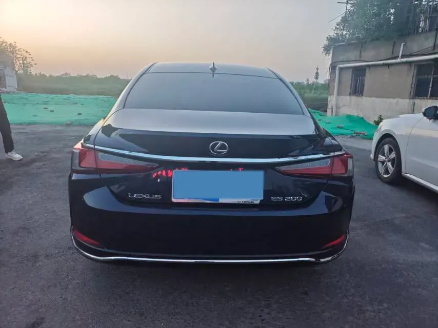 2023 Lexus ES 2.0L 173HP L4 CVT,autocango,china used car exporter,china ev exporter,chinese used car exporter,chinese used ev exporter