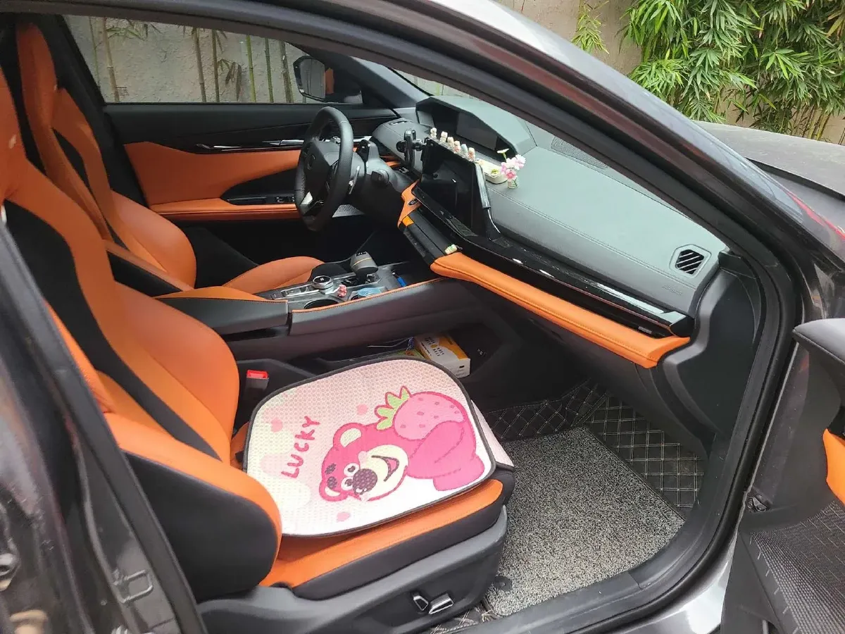 2023 ChangAn UNI-V 1.5T 188HP L4 7DCT,autocango,china used car exporter,china ev exporter,chinese used car exporter,chinese used ev exporter