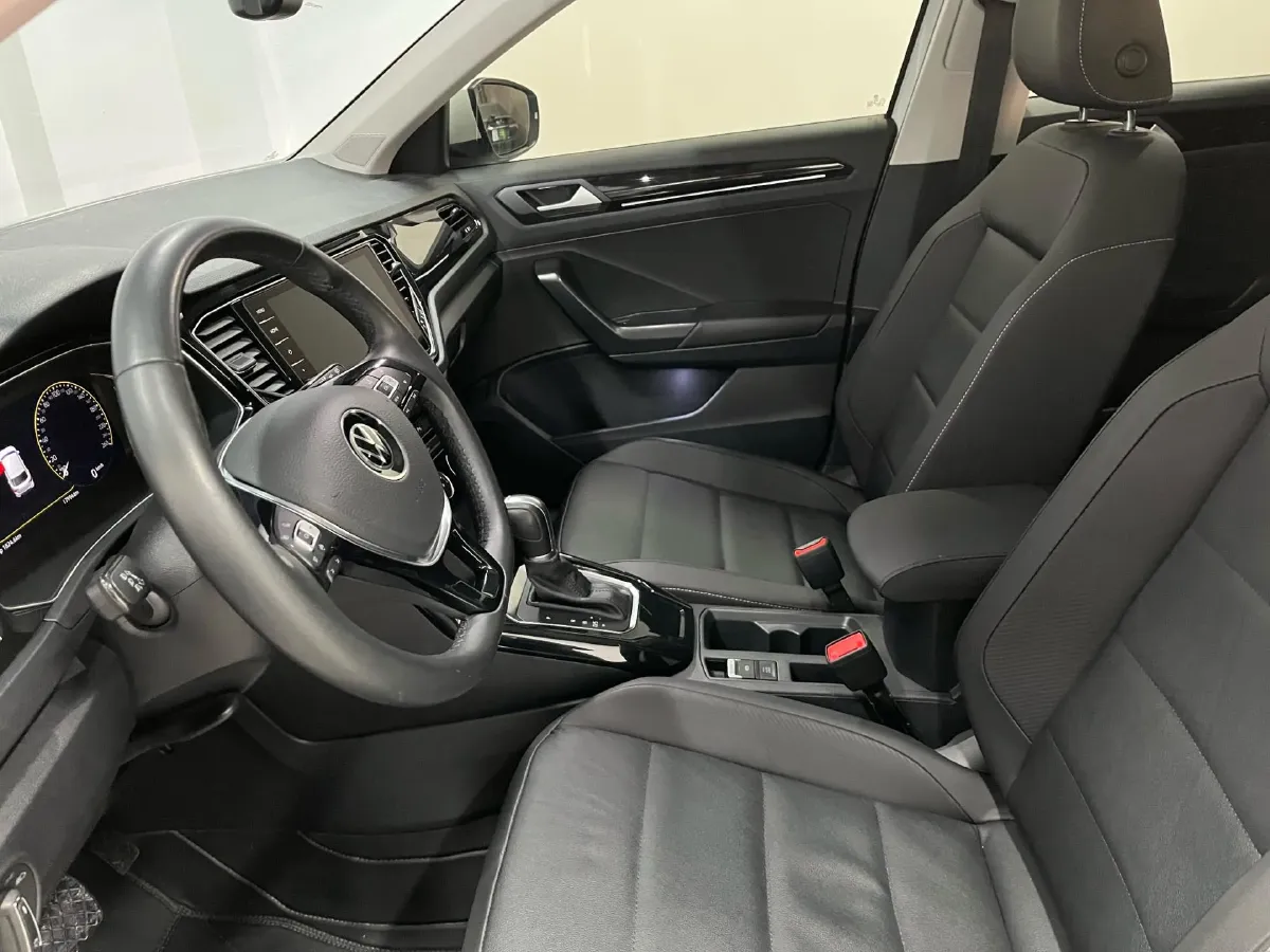 2022 Volkswagen T-Roc 1.4T 150HP L4 7DCT,autocango,china used car exporter,china ev exporter,chinese used car exporter,chinese used ev exporter