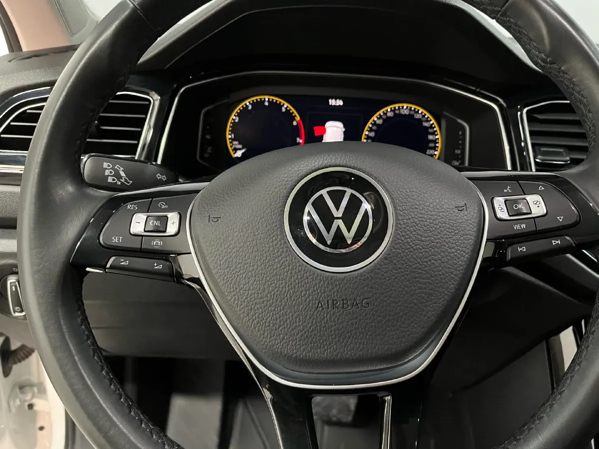 2022 Volkswagen T-Roc 1.4T 150HP L4 7DCT,autocango,china used car exporter,china ev exporter,chinese used car exporter,chinese used ev exporter