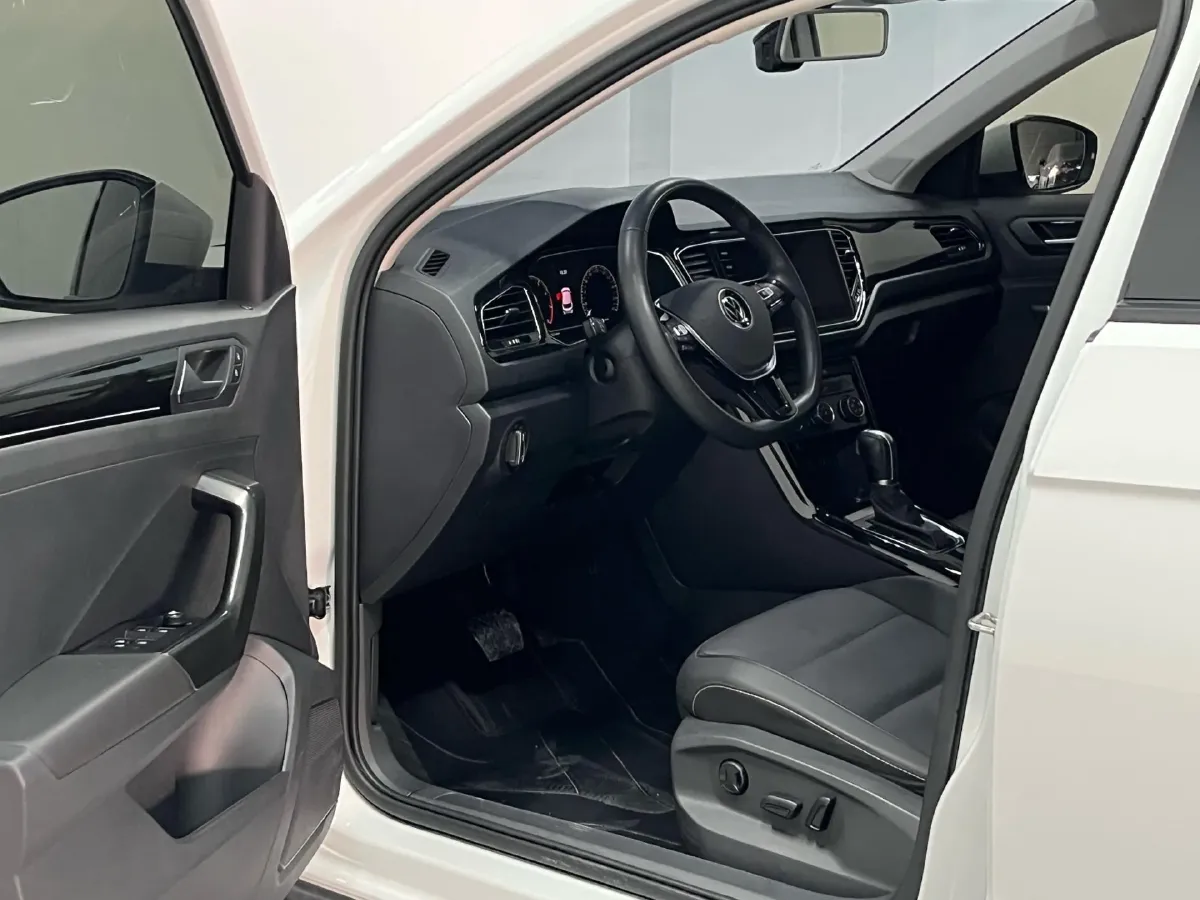 2022 Volkswagen T-Roc 1.4T 150HP L4 7DCT,autocango,china used car exporter,china ev exporter,chinese used car exporter,chinese used ev exporter