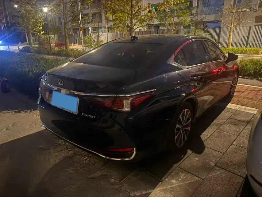 2022 Lexus ES 2.0L 173HP L4 CVT,autocango,china used car exporter,china ev exporter,chinese used car exporter,chinese used ev exporter