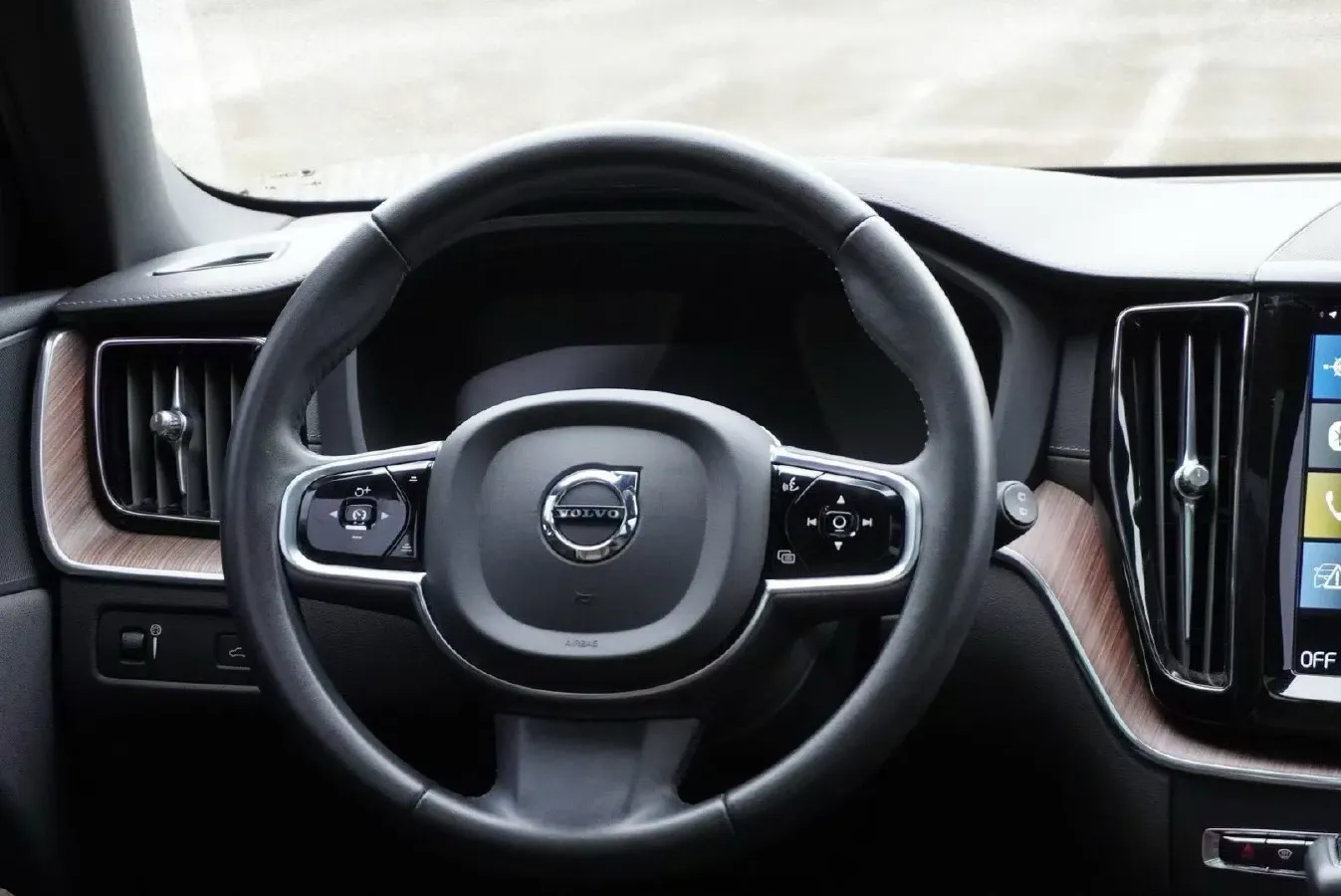 2021 Volvo XC60 2.0T 250HP L4 8AT,autocango,china used car exporter,china ev exporter,chinese used car exporter,chinese used ev exporter