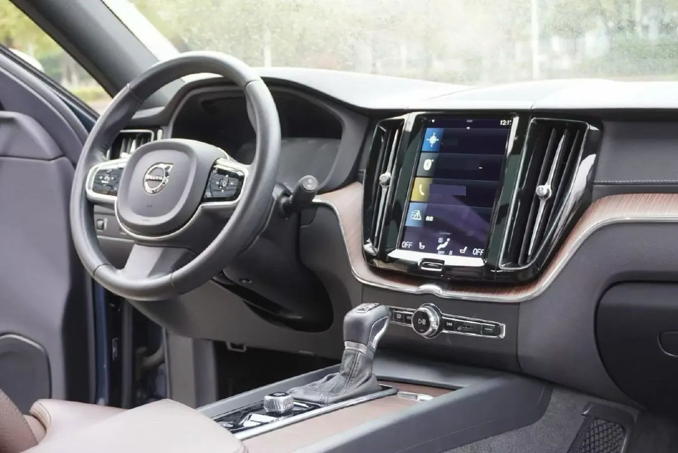 2021 Volvo XC60 2.0T 250HP L4 8AT,autocango,china used car exporter,china ev exporter,chinese used car exporter,chinese used ev exporter