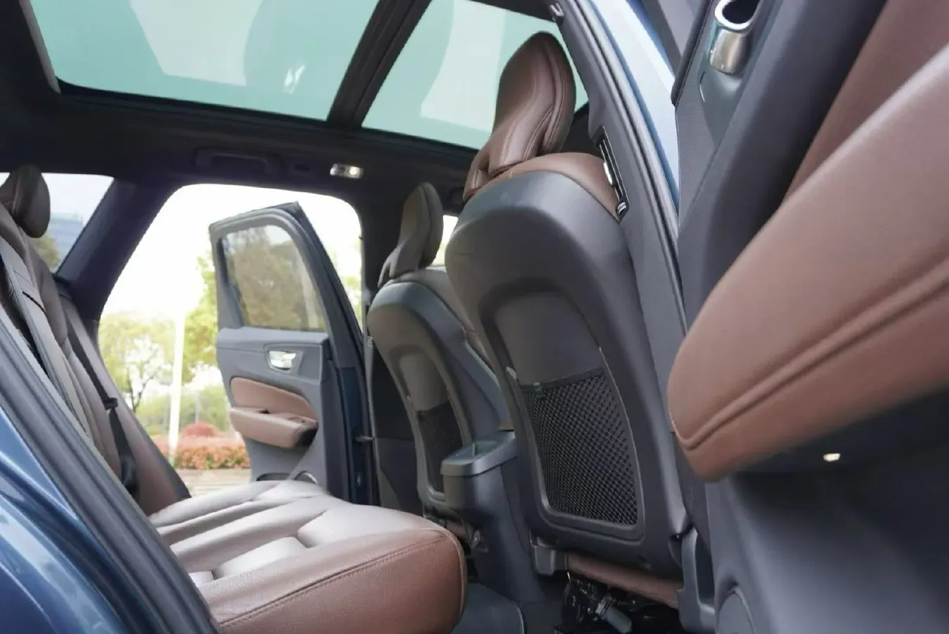 2021 Volvo XC60 2.0T 250HP L4 8AT,autocango,china used car exporter,china ev exporter,chinese used car exporter,chinese used ev exporter