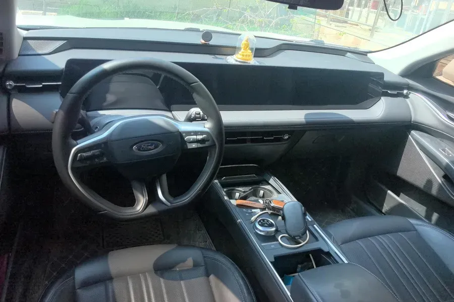 2025 Ford Mondeo 2.0T 254HP L4 8AT,autocango,china used car exporter,china ev exporter,chinese used car exporter,chinese used ev exporter