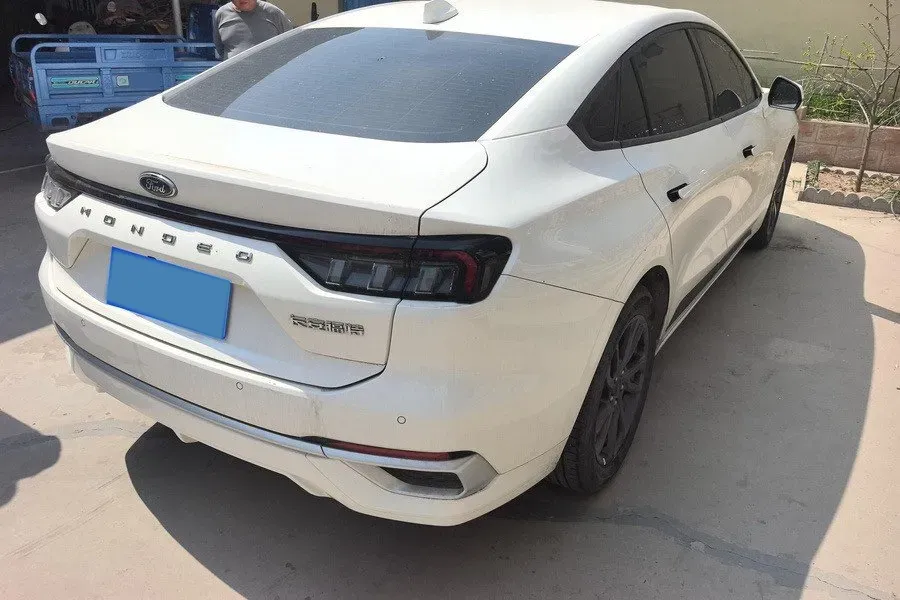 2025 Ford Mondeo 2.0T 254HP L4 8AT,autocango,china used car exporter,china ev exporter,chinese used car exporter,chinese used ev exporter