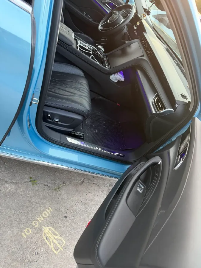 2023 HongQi H5 2.0T 224HP L4 8AT,autocango,china used car exporter,china ev exporter,chinese used car exporter,chinese used ev exporter