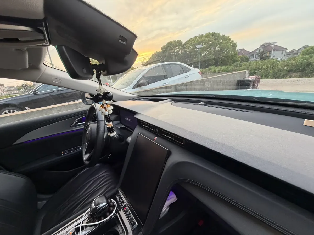 2023 HongQi H5 2.0T 224HP L4 8AT,autocango,china used car exporter,china ev exporter,chinese used car exporter,chinese used ev exporter