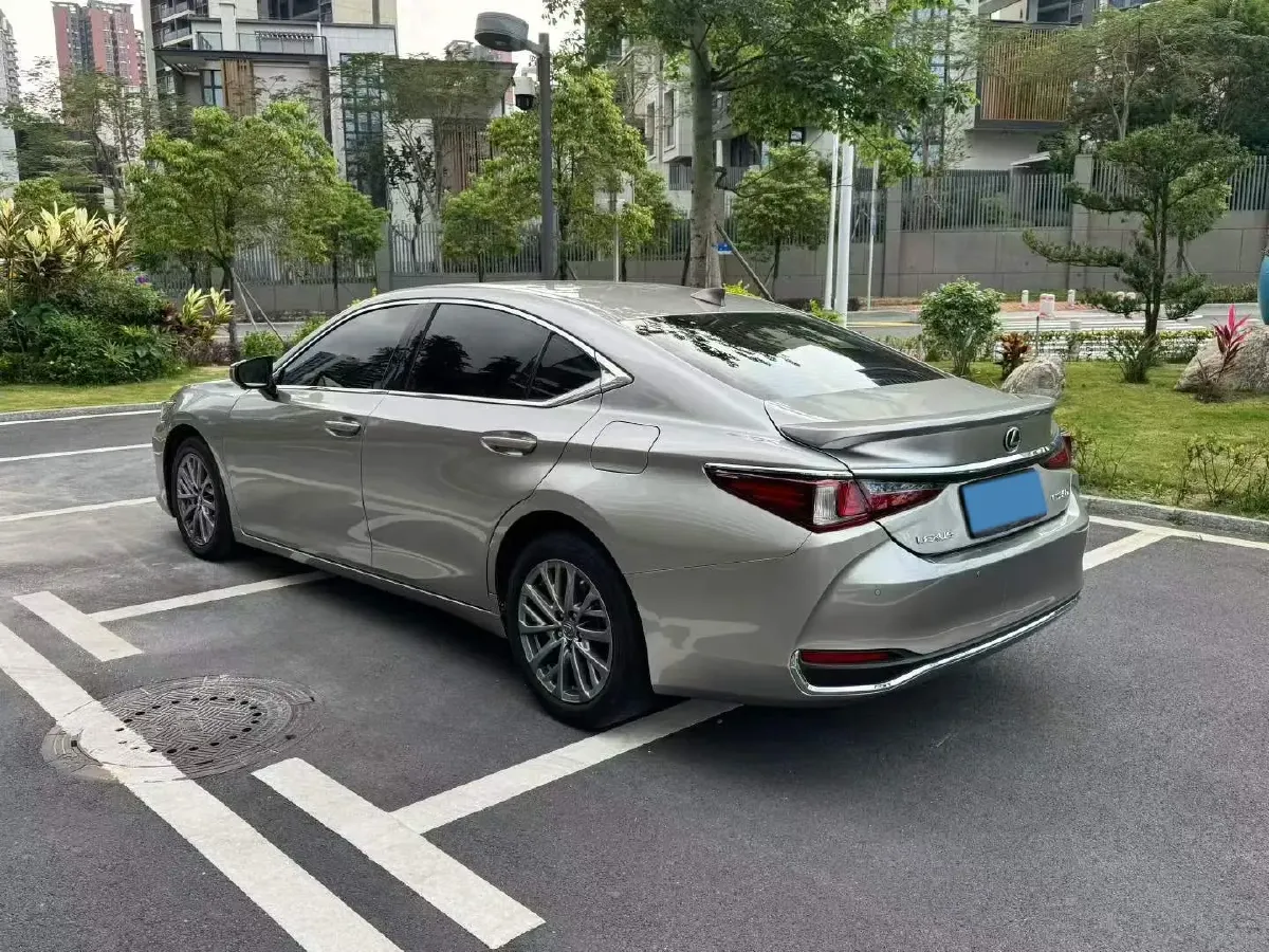 2022 Lexus ES 2.5L 178HP L4 E-CVT Hybrid,autocango,china used car exporter,china ev exporter,chinese used car exporter,chinese used ev exporter