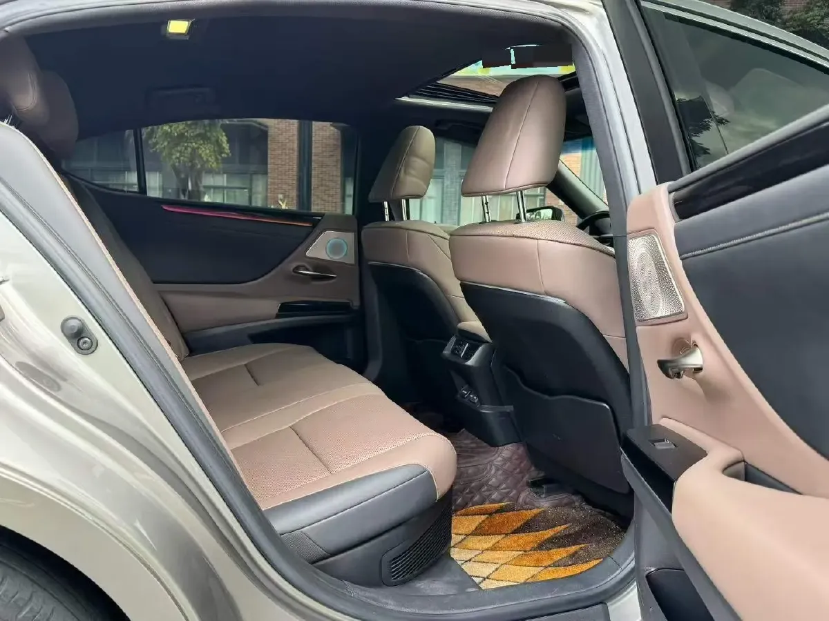 2022 Lexus ES 2.5L 178HP L4 E-CVT Hybrid,autocango,china used car exporter,china ev exporter,chinese used car exporter,chinese used ev exporter