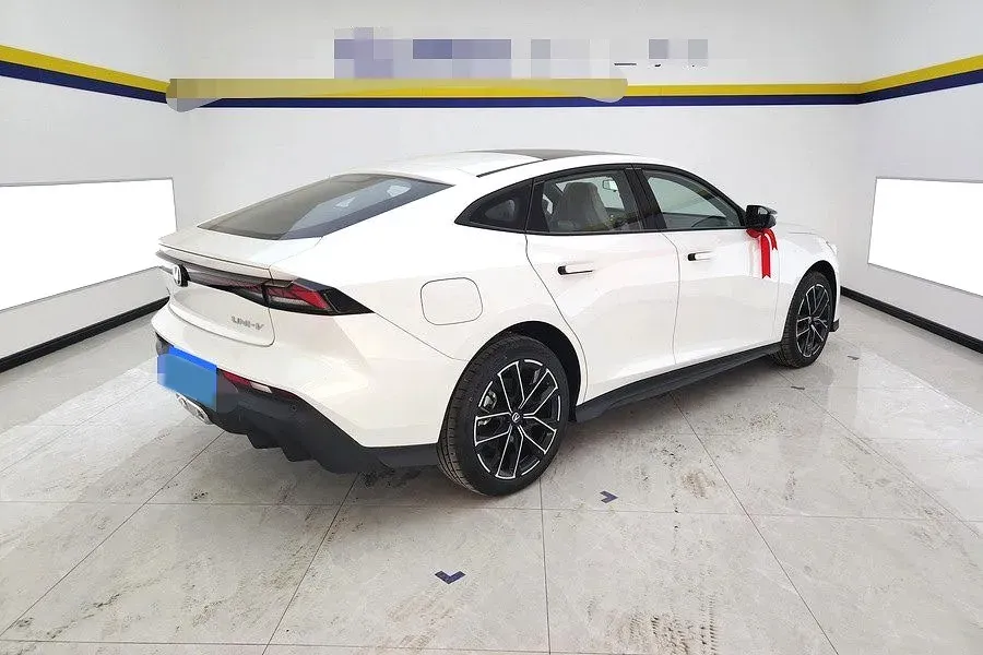 2024 ChangAn UNI-V iDD 1.5L 110HP L4 E-CVT PHEV 18.99KWH,autocango,china used car exporter,china ev exporter,chinese used car exporter,chinese used ev exporter