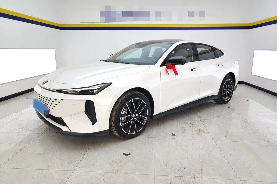 2024 ChangAn UNI-V iDD 1.5L 110HP L4 E-CVT PHEV 18.99KWH,autocango,china used car exporter,china ev exporter,chinese used car exporter,chinese used ev exporter