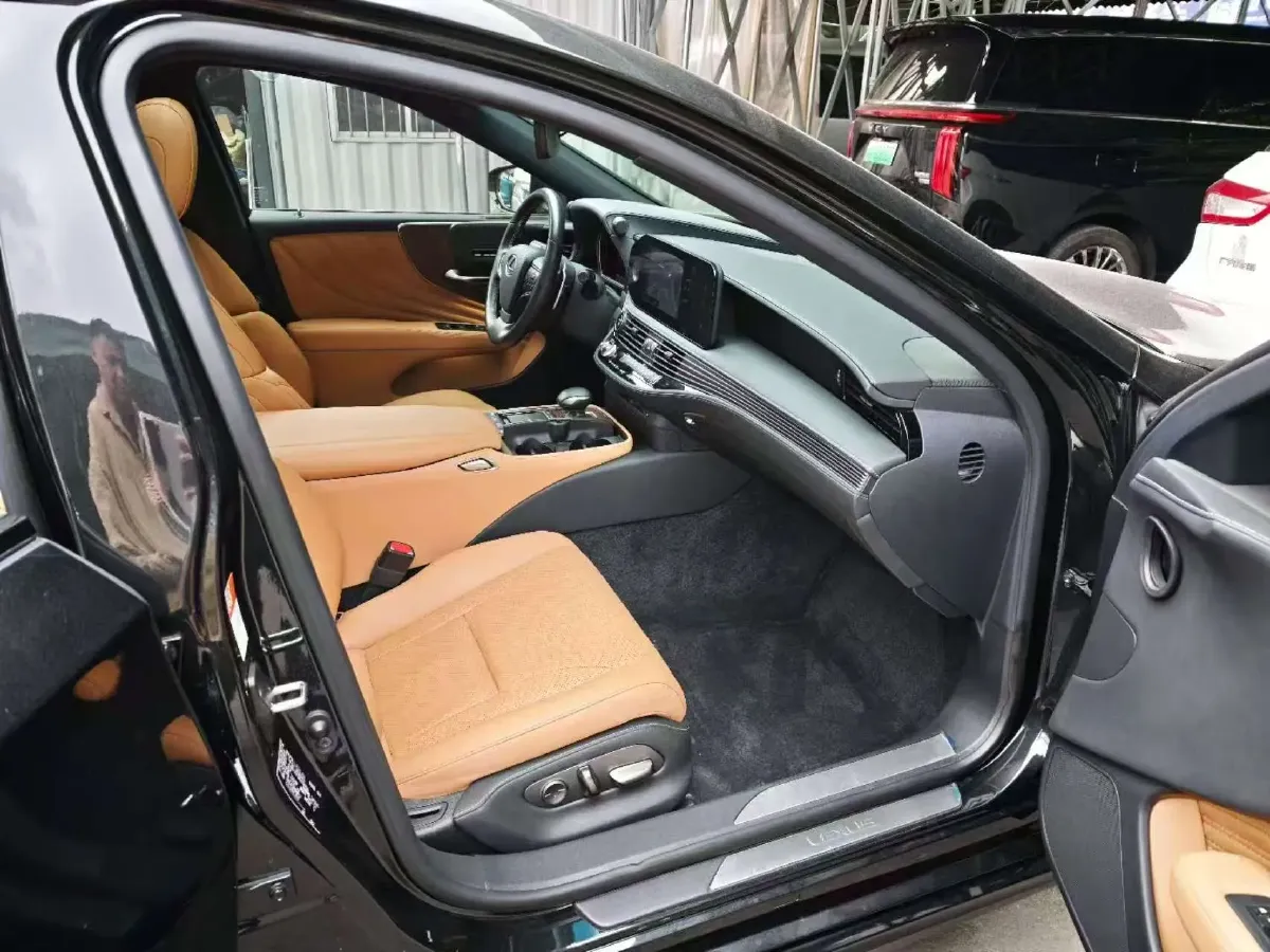 2021 Lexus LS 3.5L 299HP V6 E-CVT Hybrid,autocango,china used car exporter,china ev exporter,chinese used car exporter,chinese used ev exporter