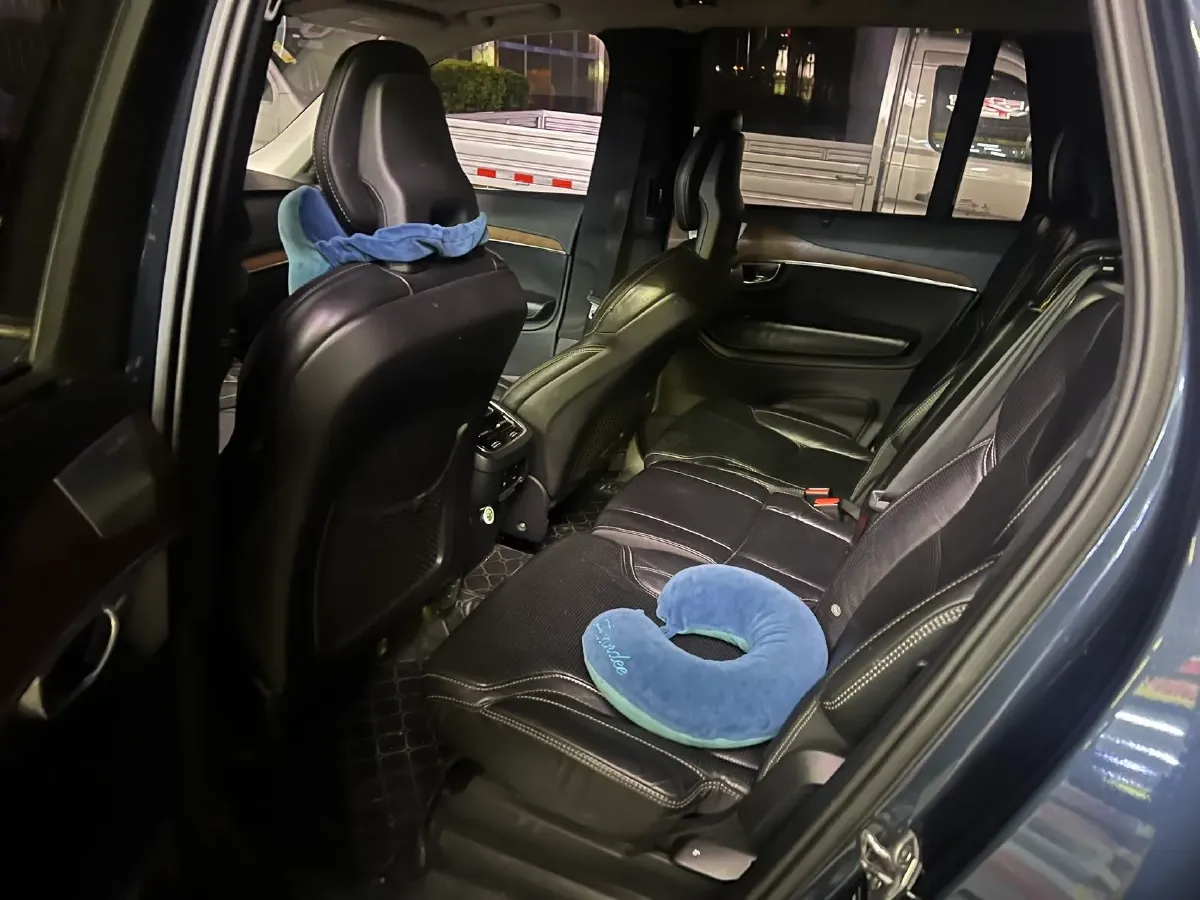 2018 Volvo XC90 2.0T 320HP L4 8AT,autocango,china used car exporter,china ev exporter,chinese used car exporter,chinese used ev exporter