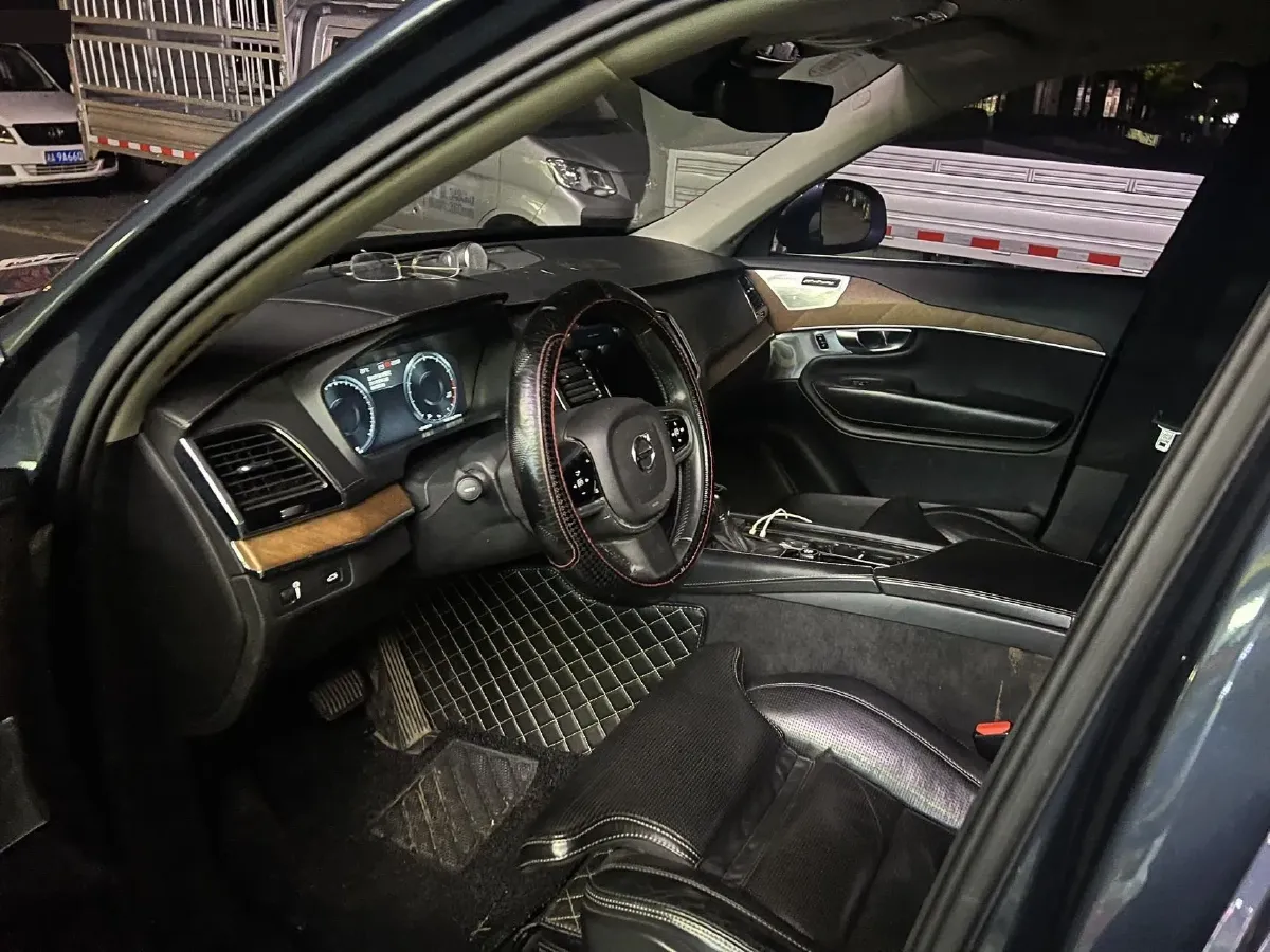 2018 Volvo XC90 2.0T 320HP L4 8AT,autocango,china used car exporter,china ev exporter,chinese used car exporter,chinese used ev exporter