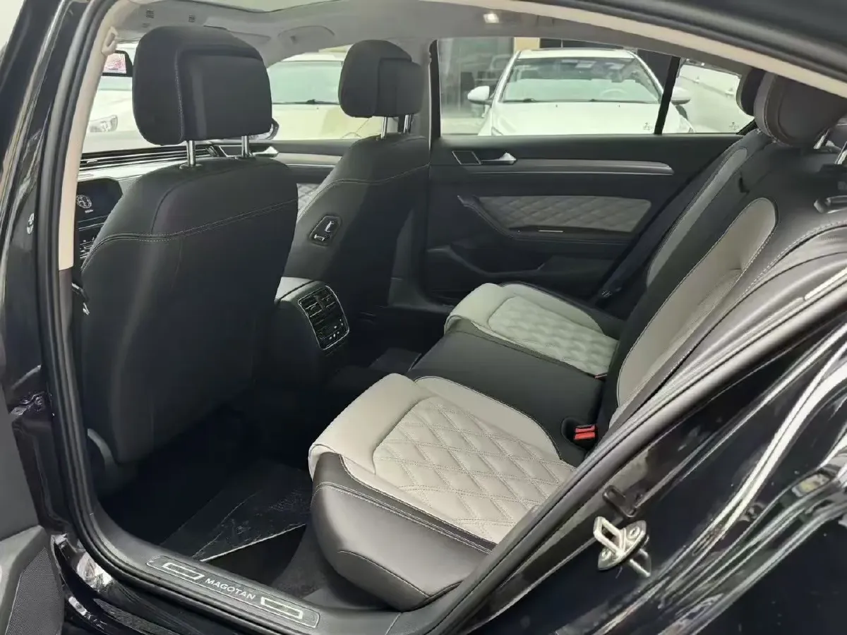 2023 Volkswagen Magotan 2.0T 186HP L4 7DCT,autocango,china used car exporter,china ev exporter,chinese used car exporter,chinese used ev exporter