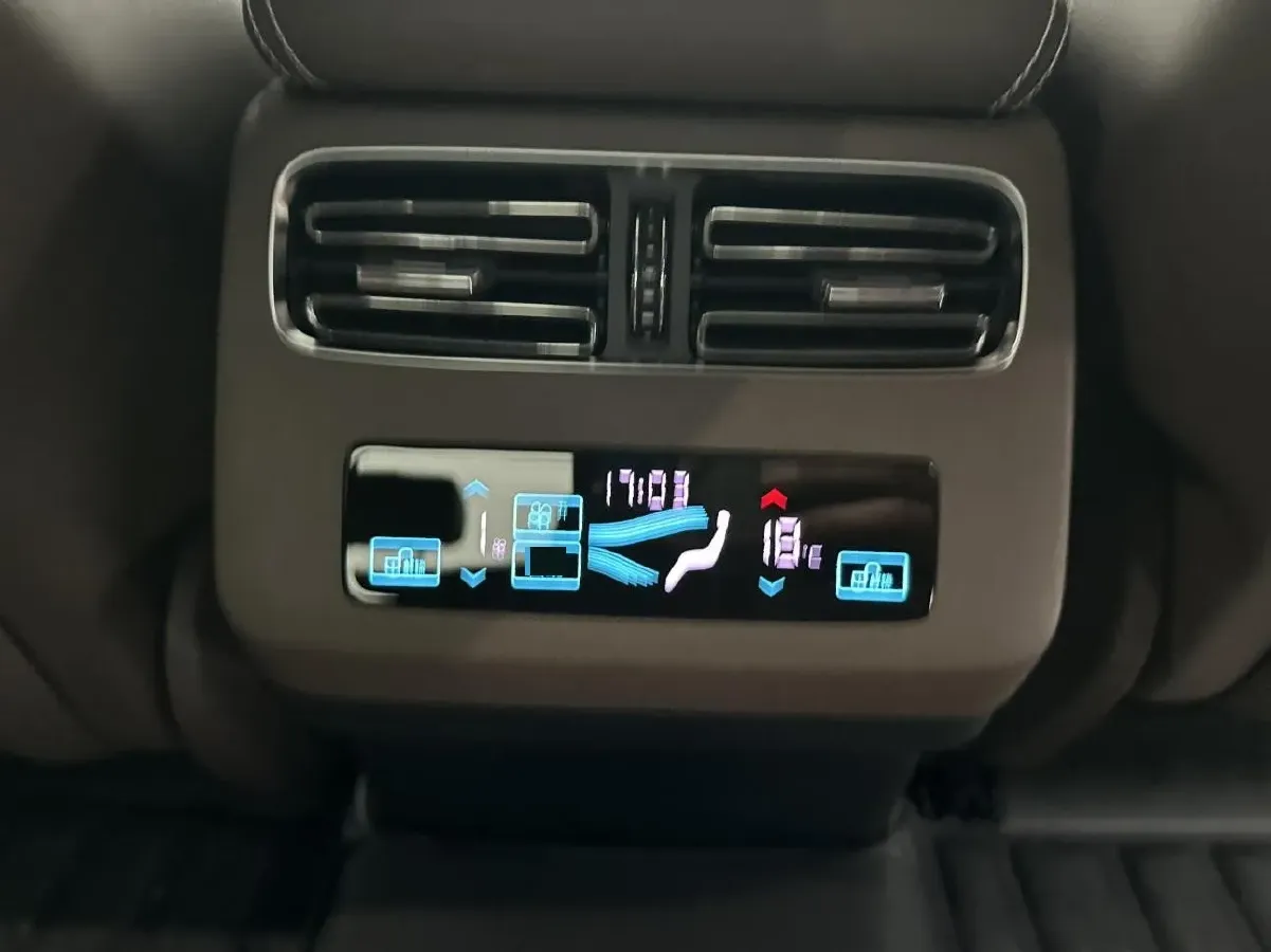 2018 Cadillac XT5 2.0T 269HP L4 9AT,autocango,china used car exporter,china ev exporter,chinese used car exporter,chinese used ev exporter